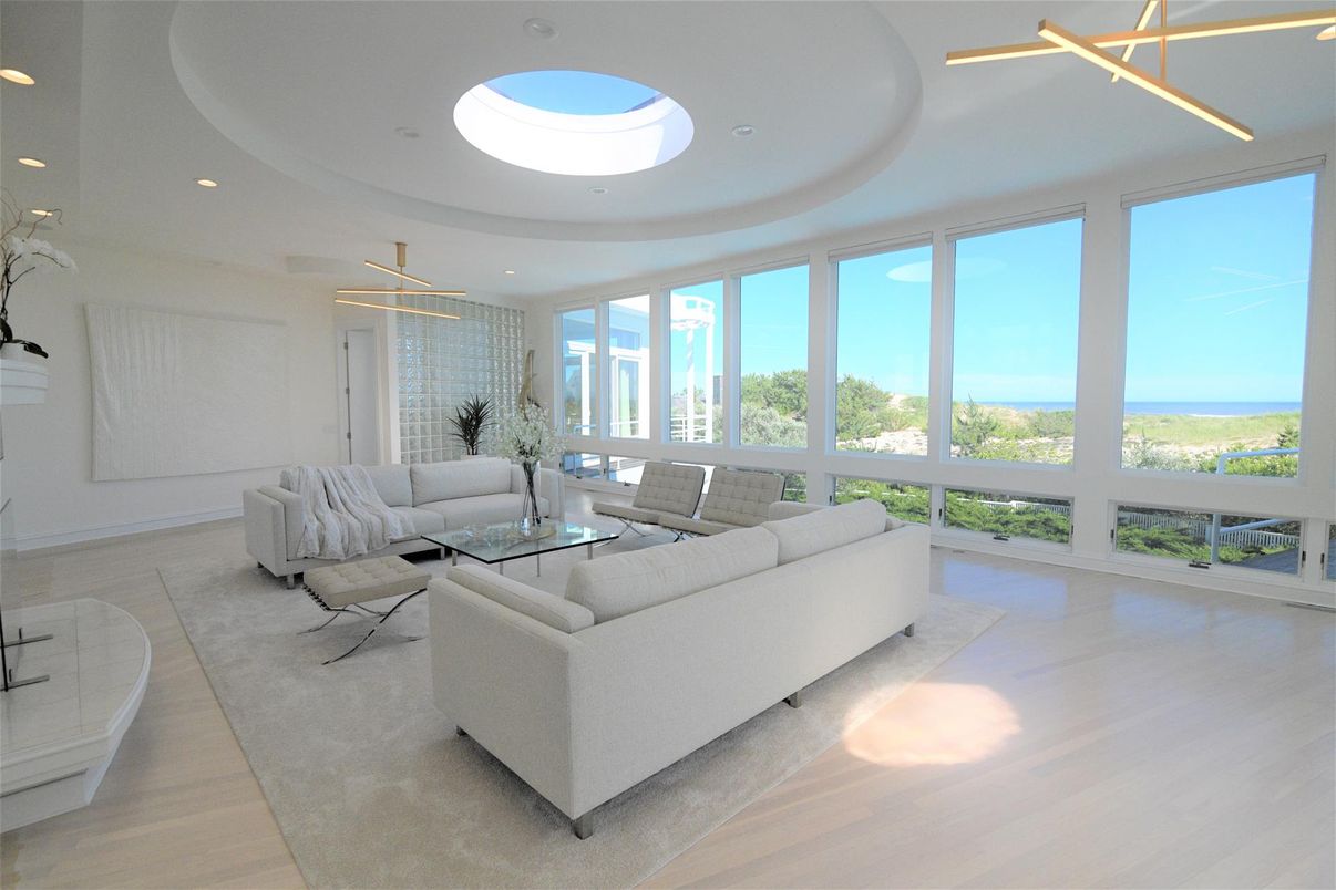 Interior, Living room, Pendant Lights, Recessed Lighting, Wood Texture Flooring