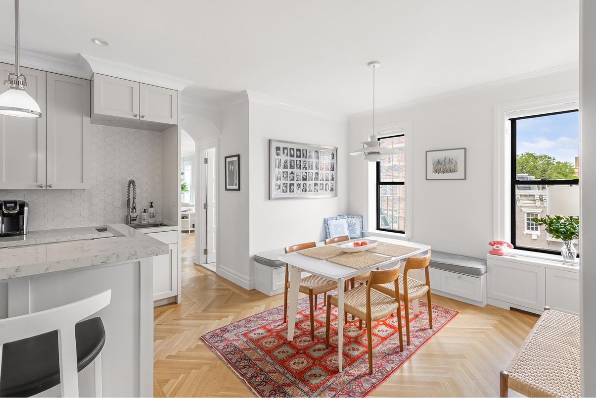 Dining room, Interior, Kitchen, Pendant Lights, Recessed Lighting, Wood Texture Flooring