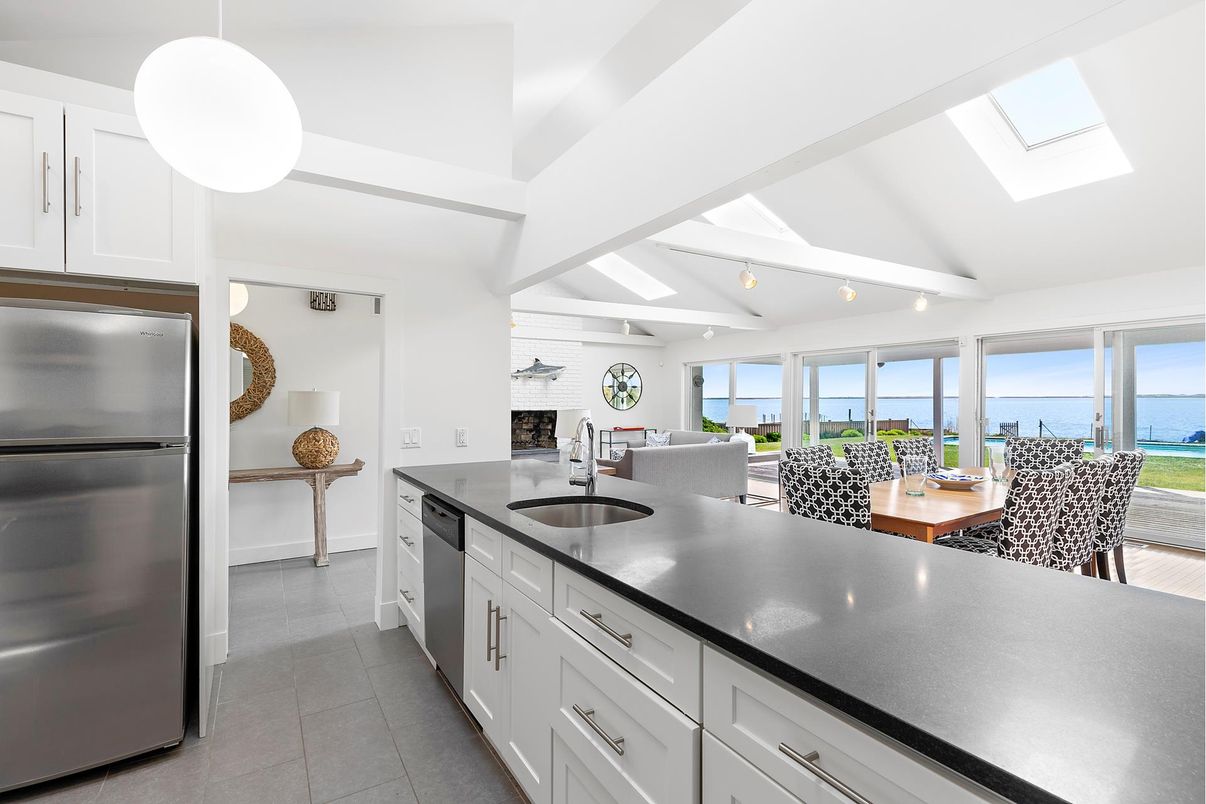 Dining room, Interior, Kitchen, Pendant Lights, Stainless Steel Appliances, Water