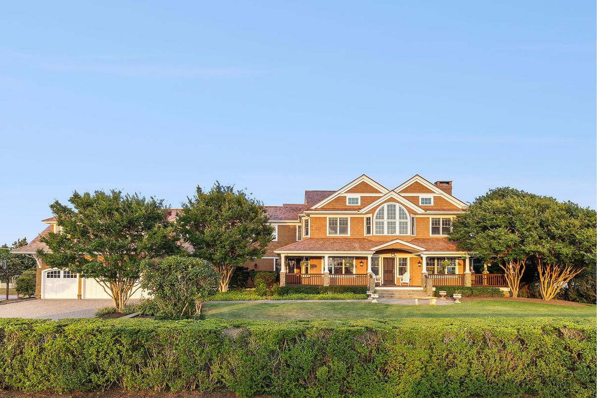 Attached, Backyard, Exterior, Facade, Queen Anne Victorian