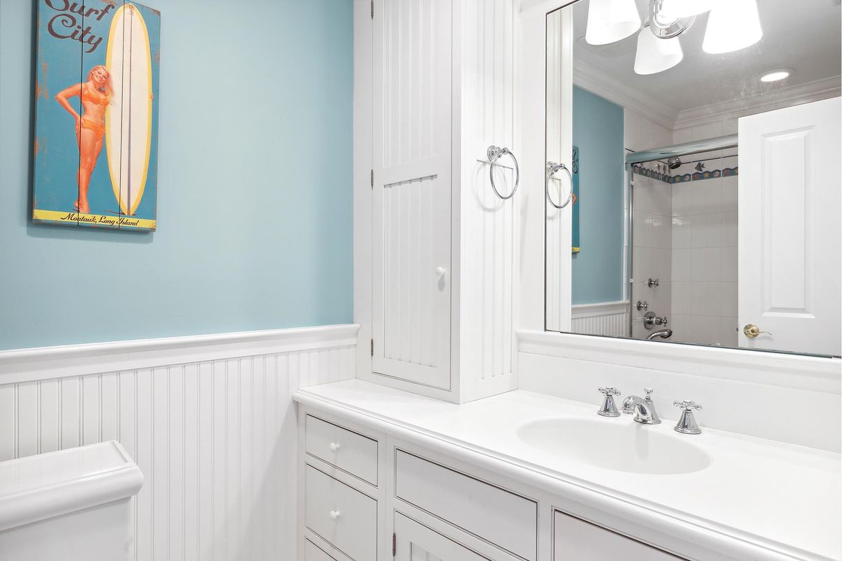 Bathroom, Interior, Recessed Lighting