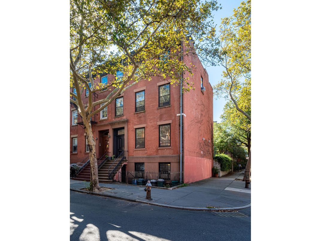 Exterior, Facade, Brick Facade, Rowhouse