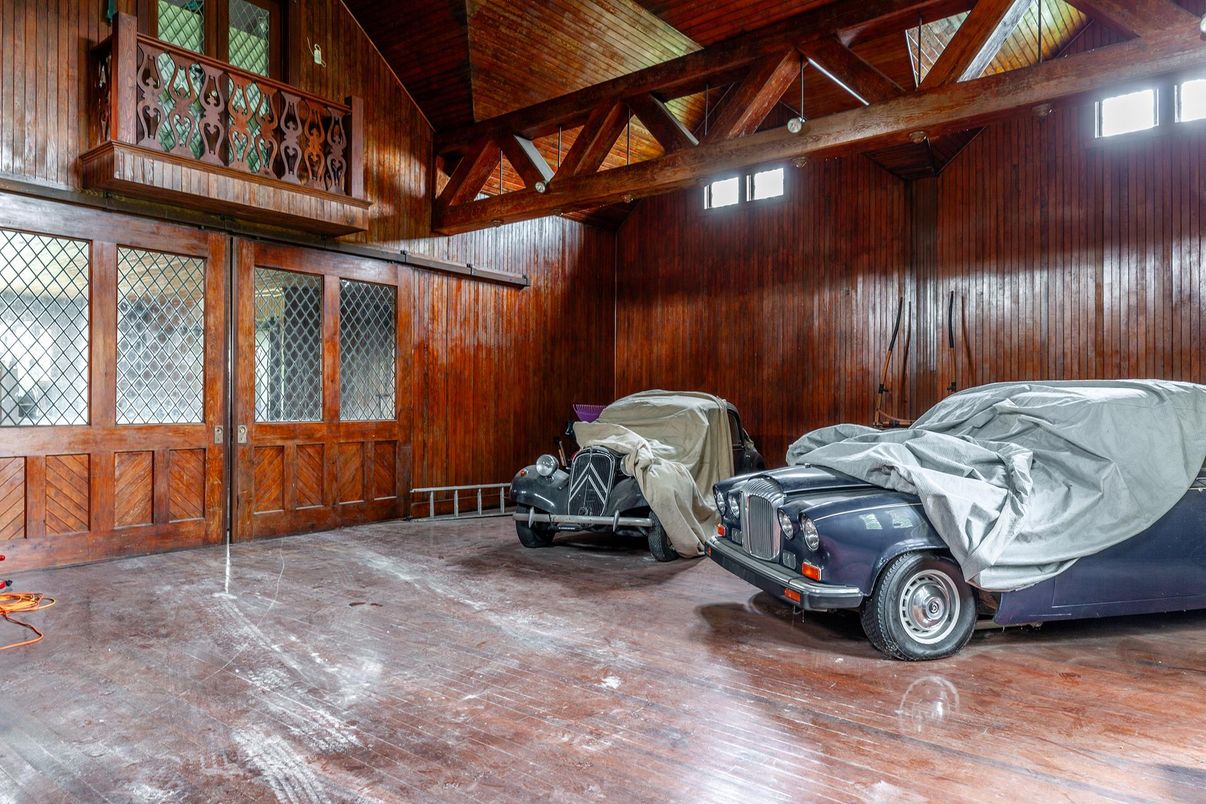 Interior, Wooden Beams, Wooden Walls