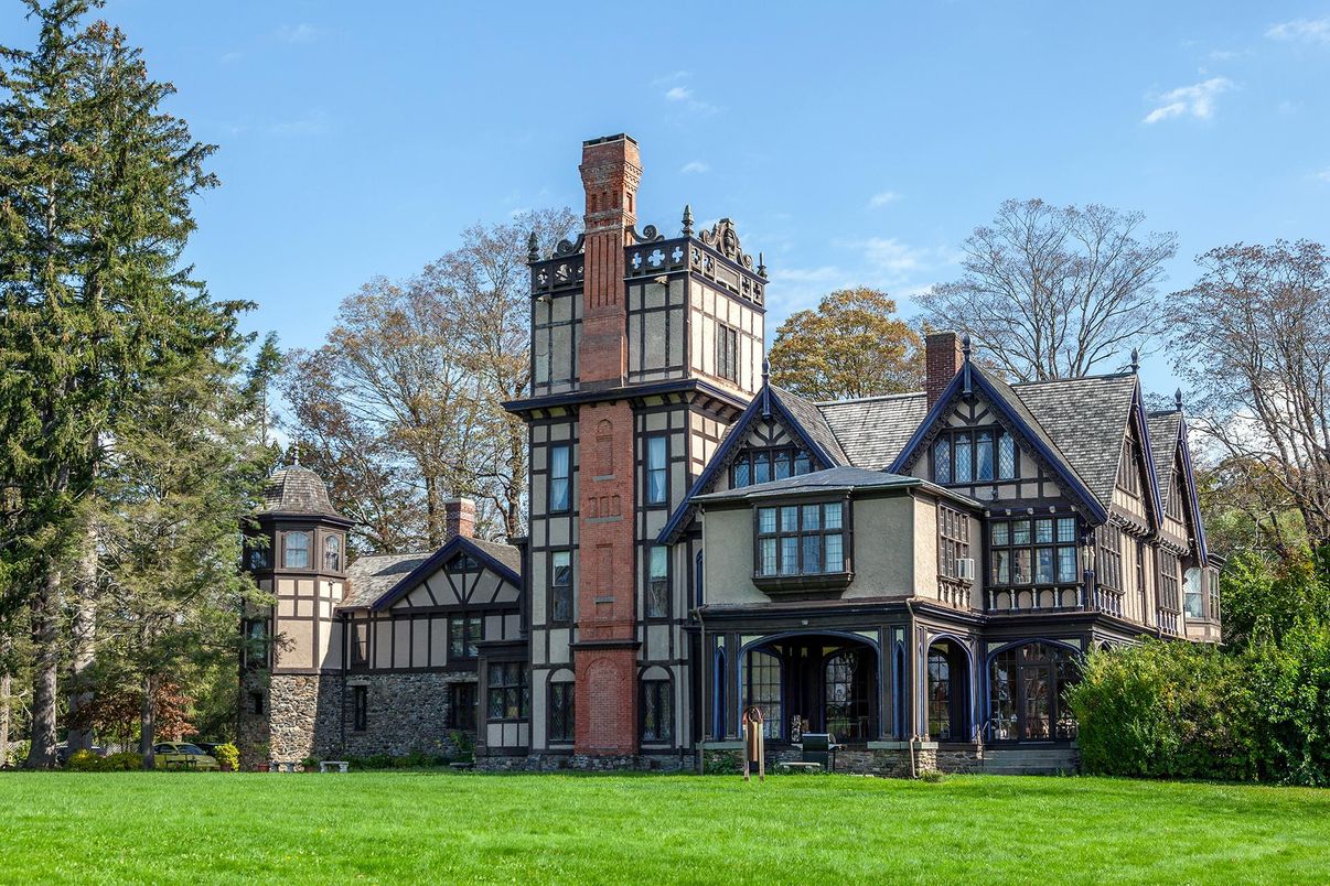 Backyard, Exterior, Facade, Tudor Revival