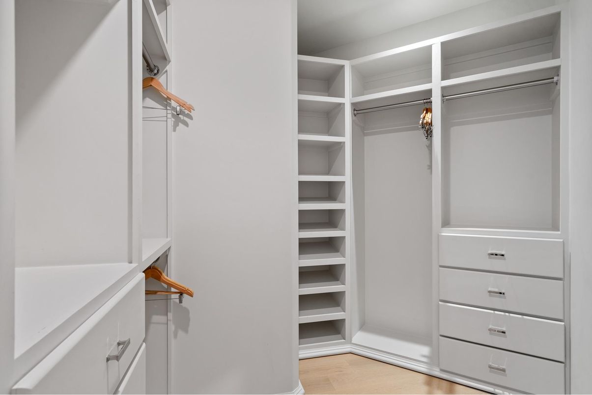 Interior, Walk-in Closets, Wood Texture Flooring