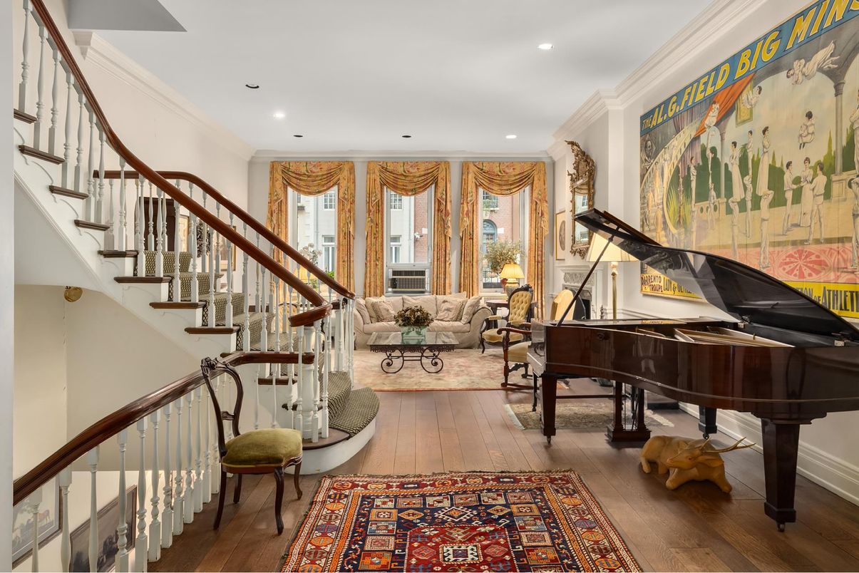 Interior, Living room, Piano, Recessed Lighting, Wood Texture Flooring