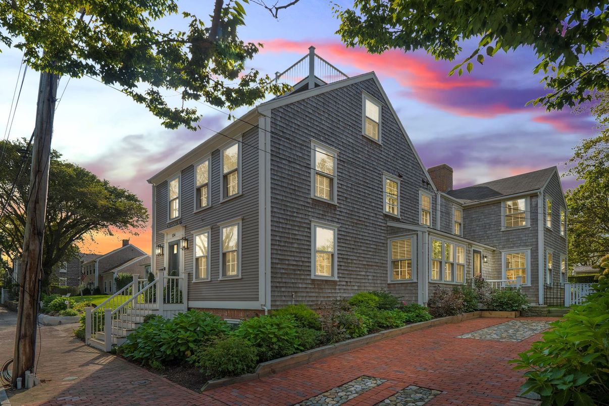 Exterior, Facade, Rowhouse
