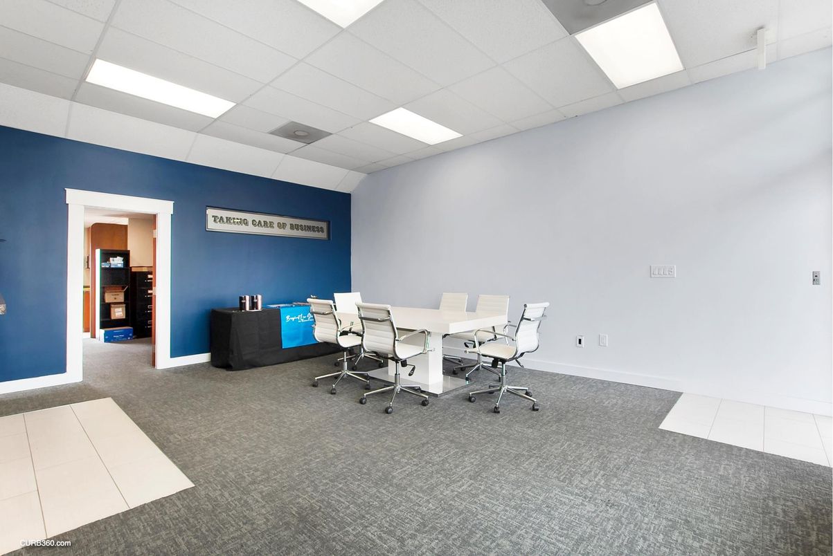 Dining room, Interior, Recessed Lighting