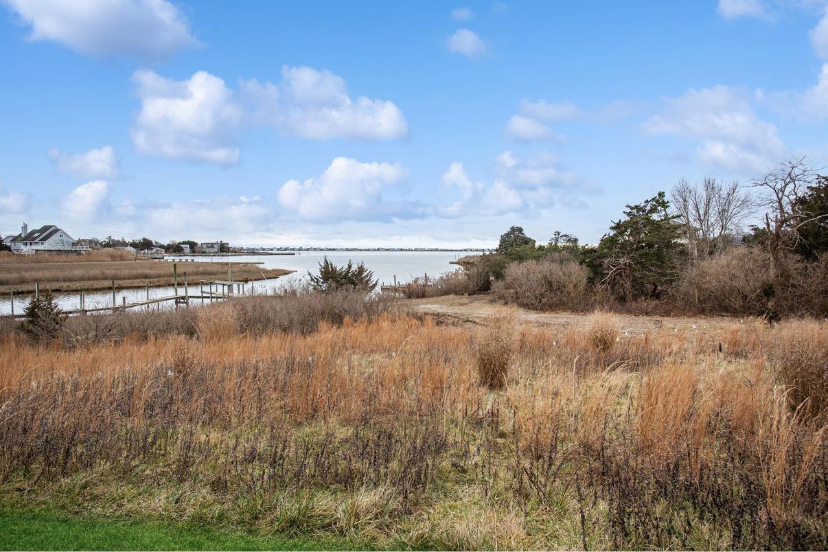 Exterior, Lake