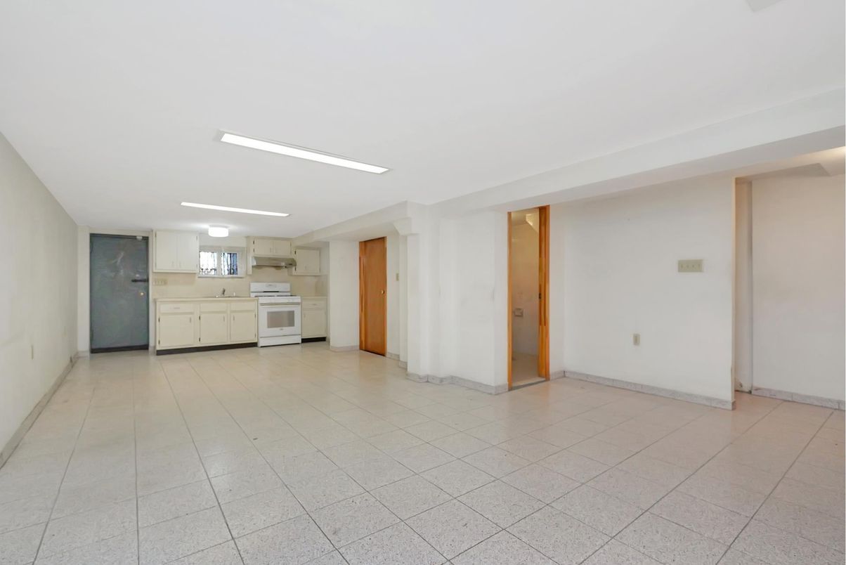 Empty room, Interior, Kitchen, Recessed Lighting