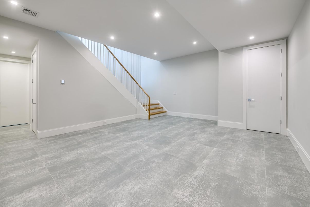 Empty room, Interior, Recessed Lighting
