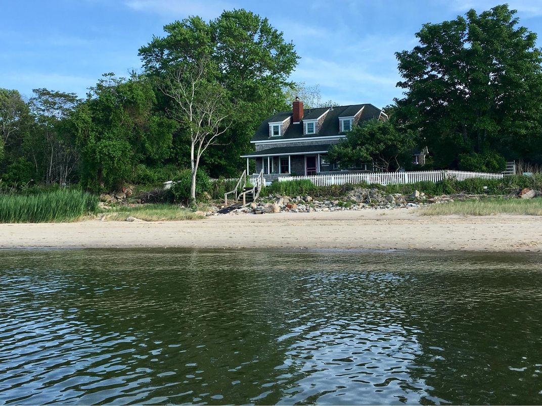 Exterior, Lake