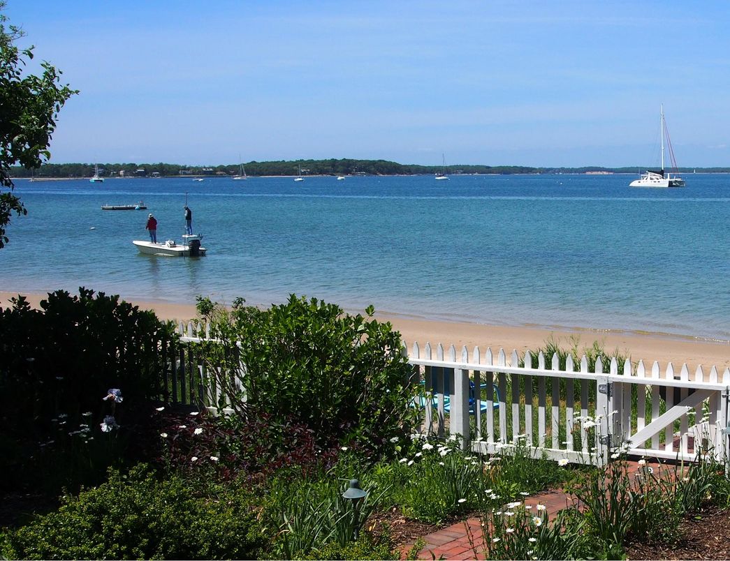 Exterior, Lake