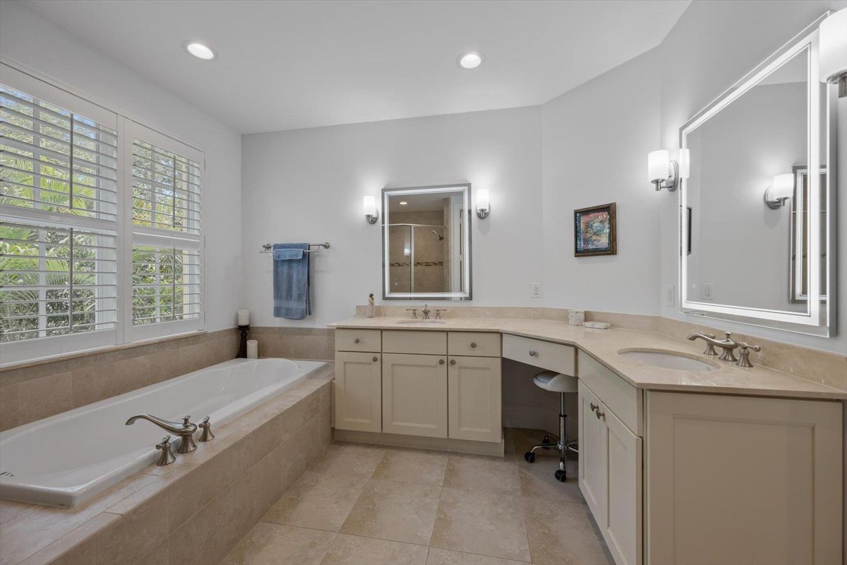Bathroom, Dual Sink Vanities, Interior, Recessed Lighting