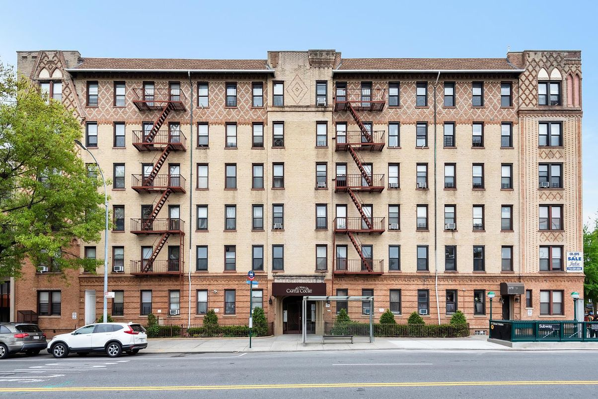 Exterior, Facade, Chicago School