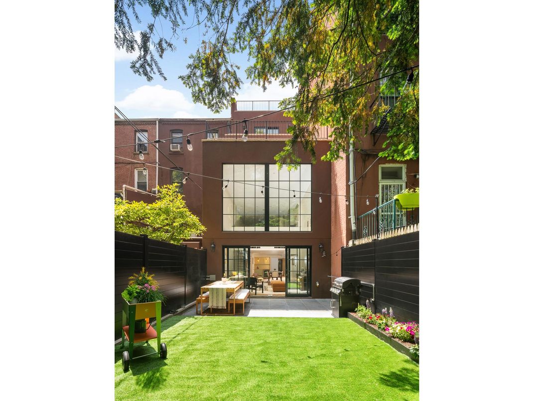 Backyard, Exterior, Facade, Modern