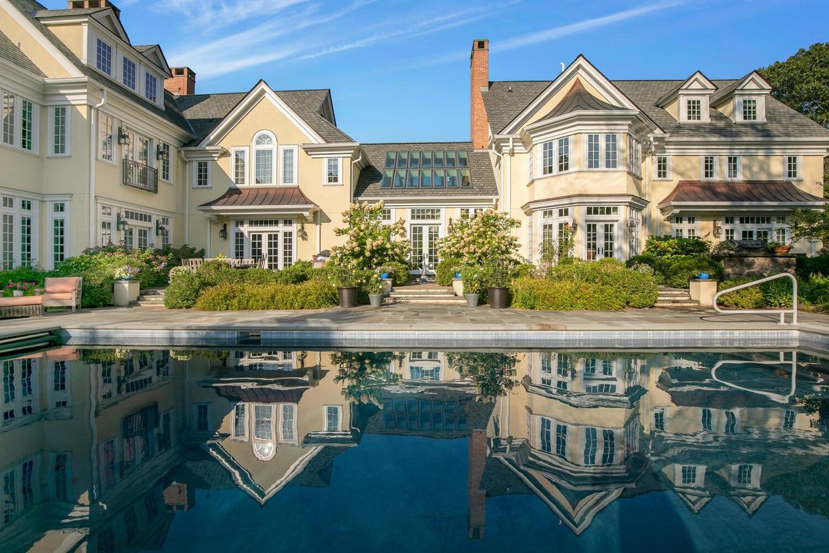 Exterior, Facade, Pool, Queen Anne Victorian
