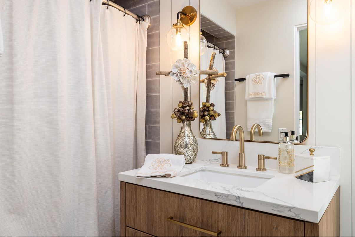 Bathroom, Dual Sink Vanities, Interior