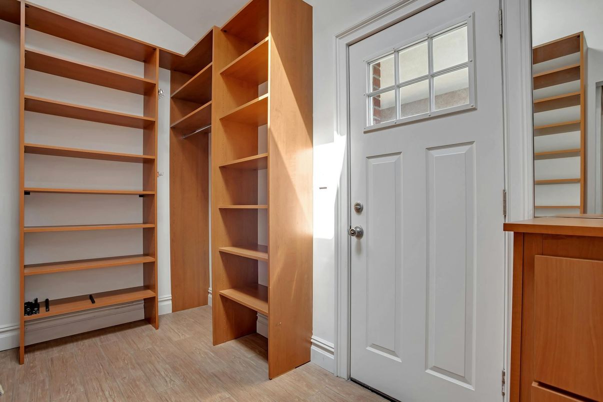Interior, Walk-in Closets, Wood Texture Flooring
