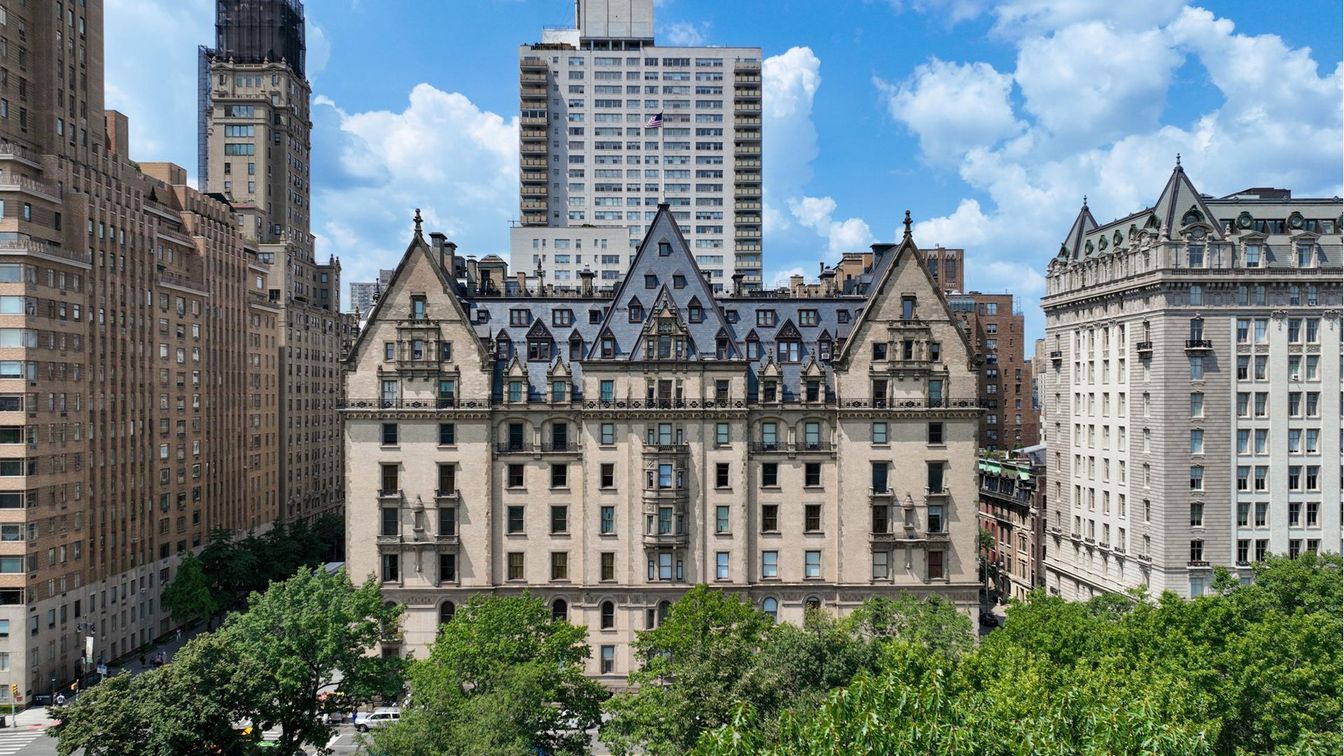 Exterior, Facade, Highrise