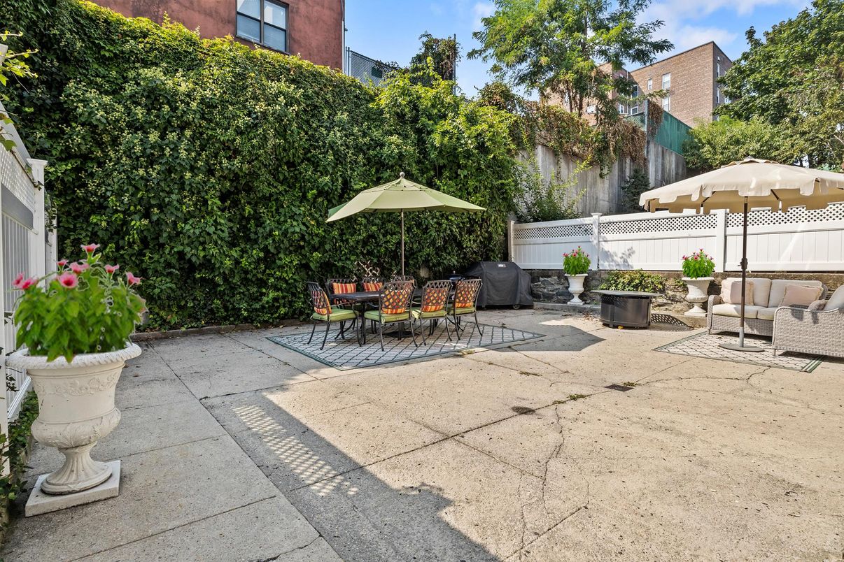 Backyard, Exterior