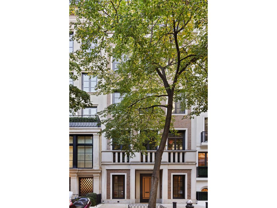 Exterior, Facade, Rowhouse