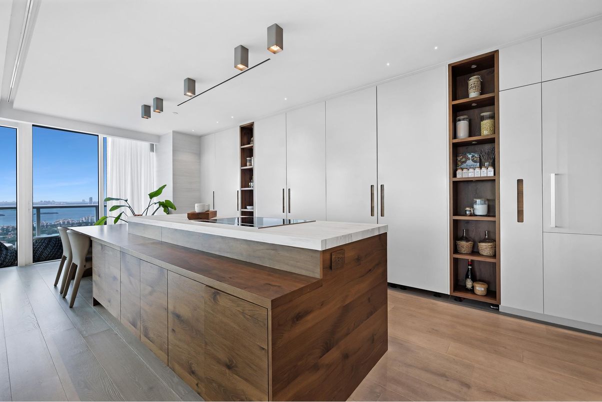 Interior, Kitchen, Recessed Lighting, Water, Wood Texture Flooring