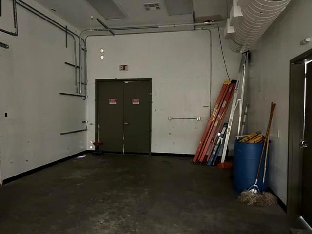 Garage, Interior