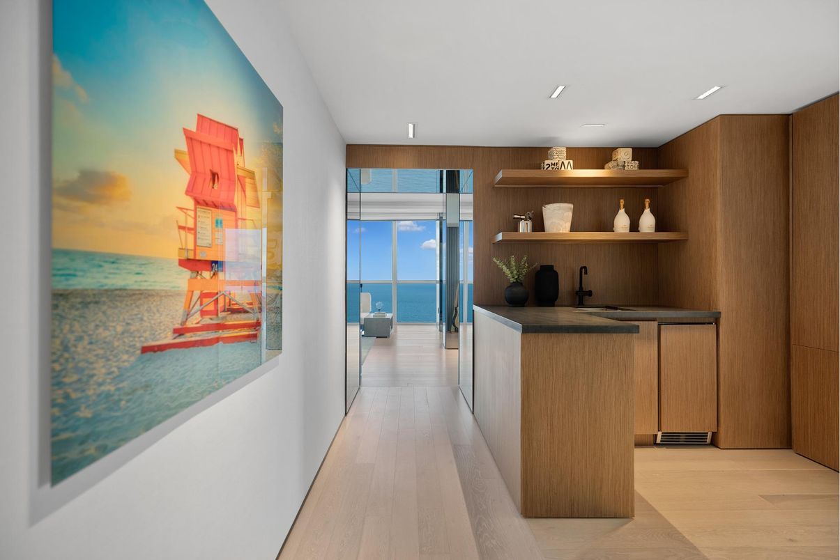 Interior, Recessed Lighting, Water, Wood Texture Flooring