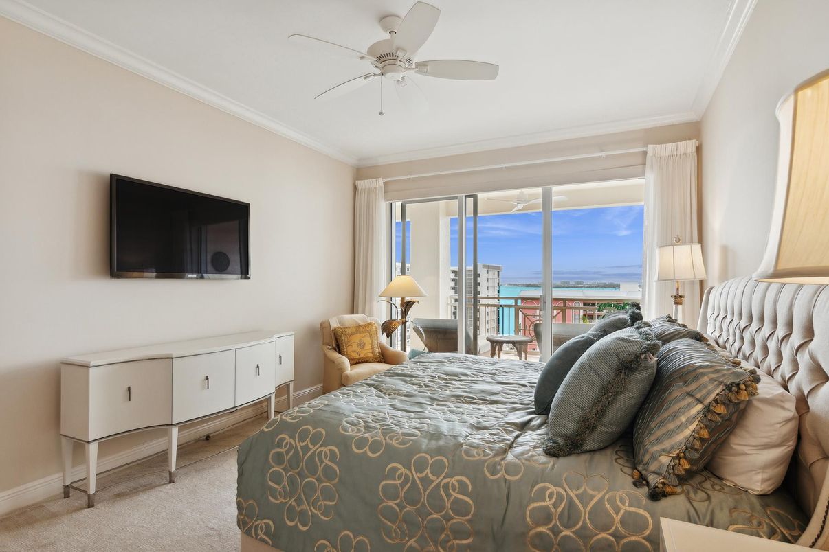 Bedroom, Interior, Water