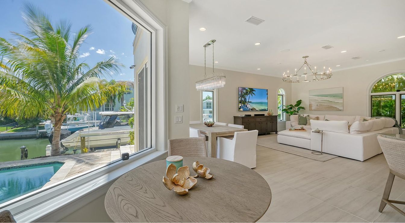 Chandelier, Dining room, Interior, Living room, Pendant Lights, Recessed Lighting