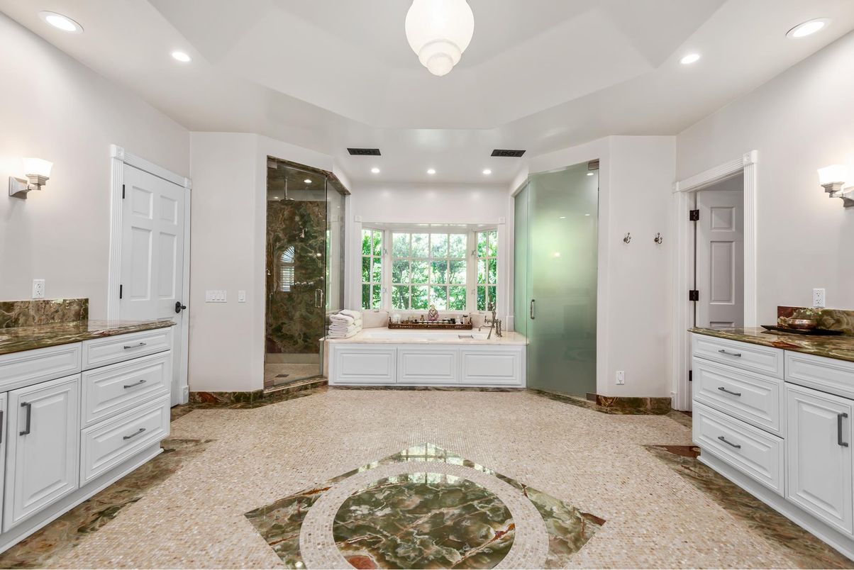Bathroom, Interior, Recessed Lighting