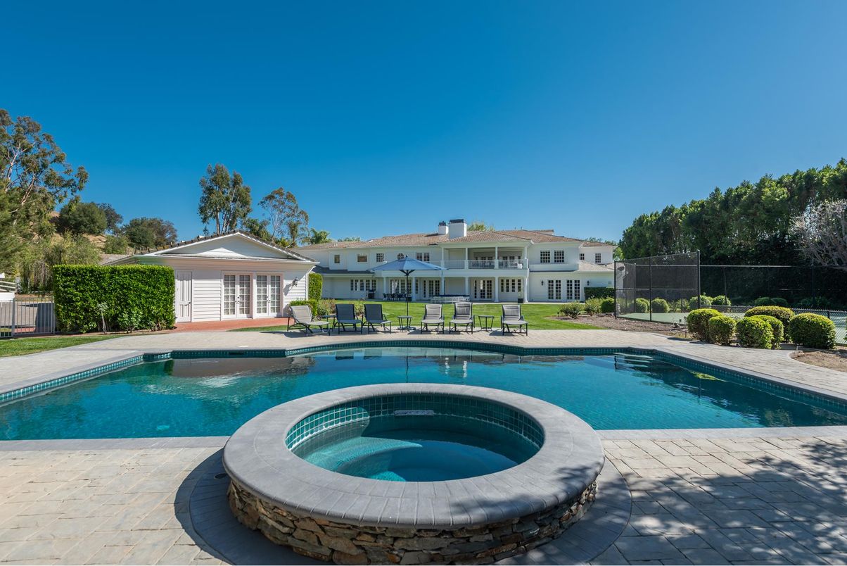Exterior, Pool