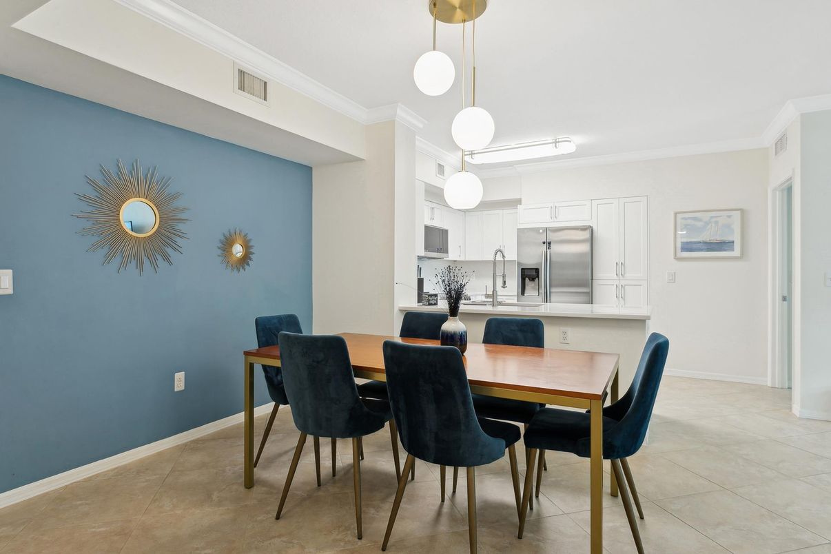 Dining room, Interior, Kitchen, Pendant Lights, Stainless Steel Appliances