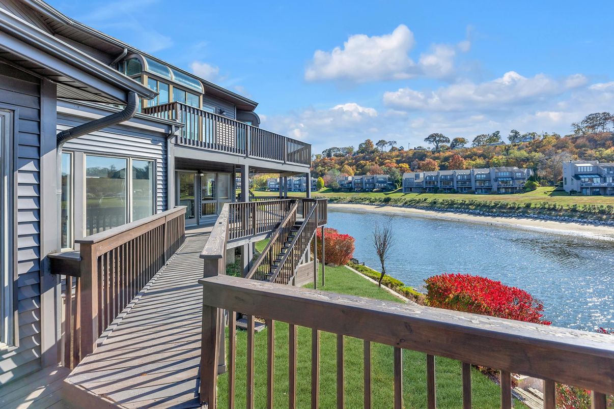 Exterior, Lake