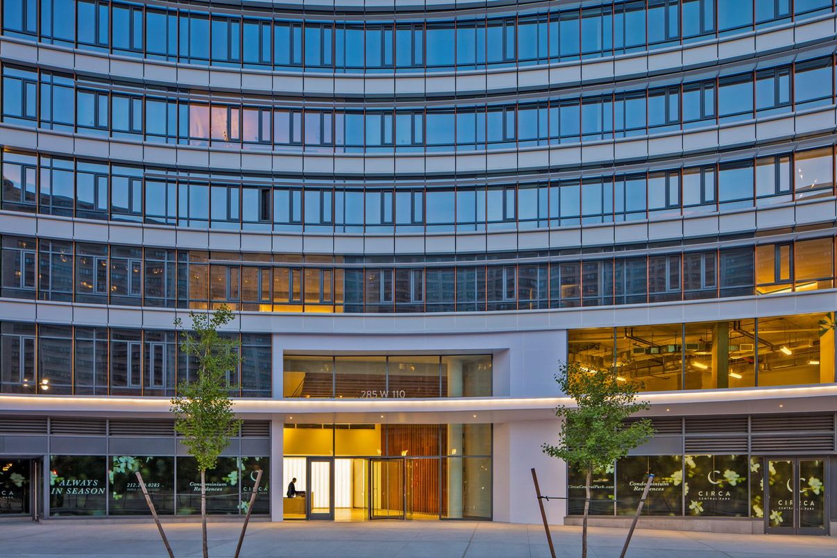 Exterior, Facade, Modern