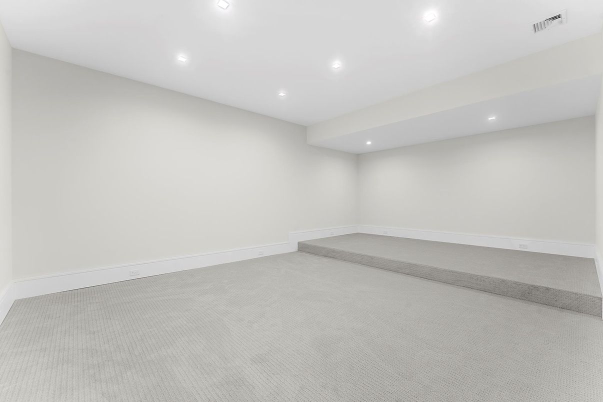 Empty room, Interior, Recessed Lighting