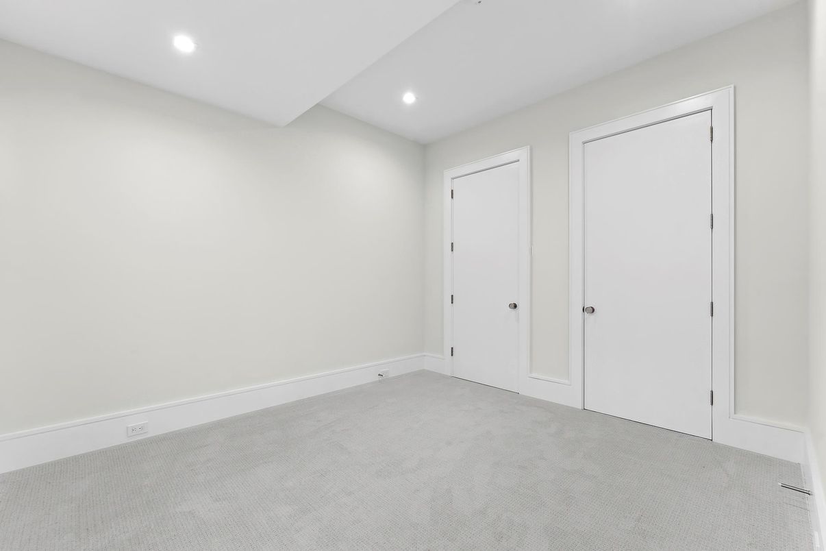 Empty room, Interior, Recessed Lighting