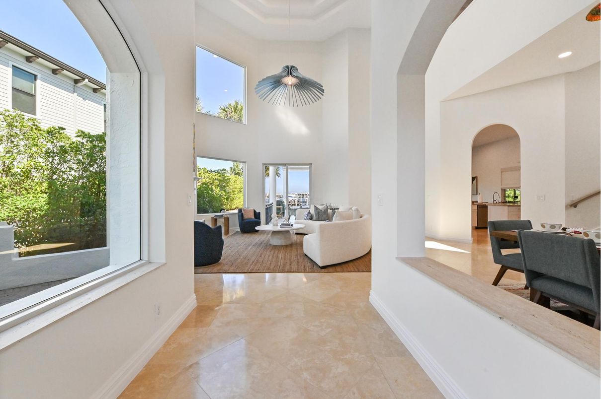 Interior, Living room, Pendant Lights, Recessed Lighting