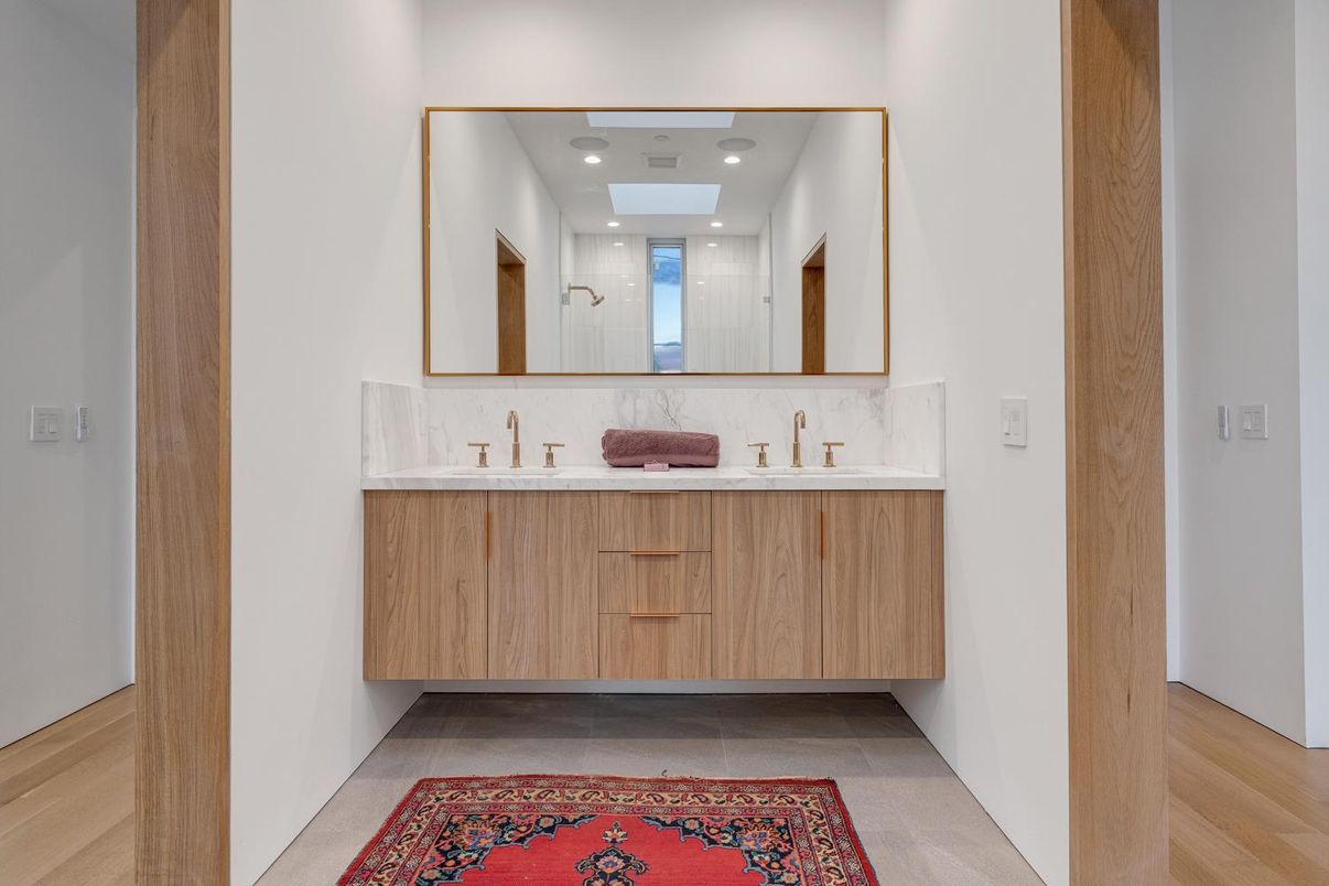 Bathroom, Dual Sink Vanities, Interior, Recessed Lighting