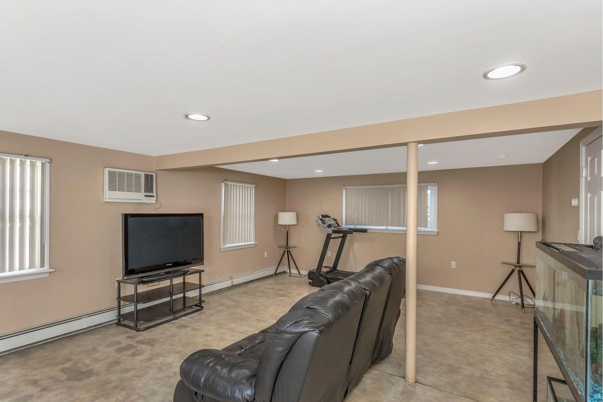 Fitness Equipment, Interior, Living room, Recessed Lighting