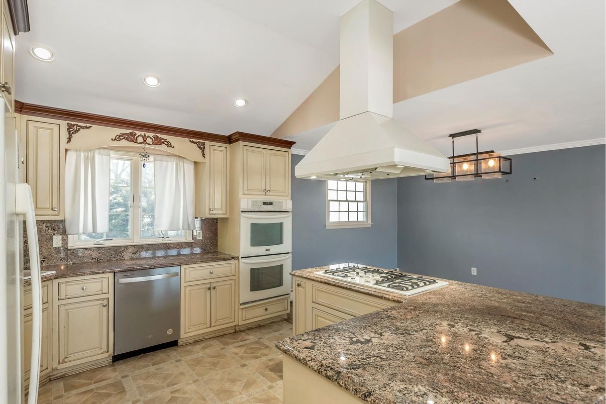 Interior, Kitchen, Pendant Lights, Recessed Lighting, Stainless Steel Appliances