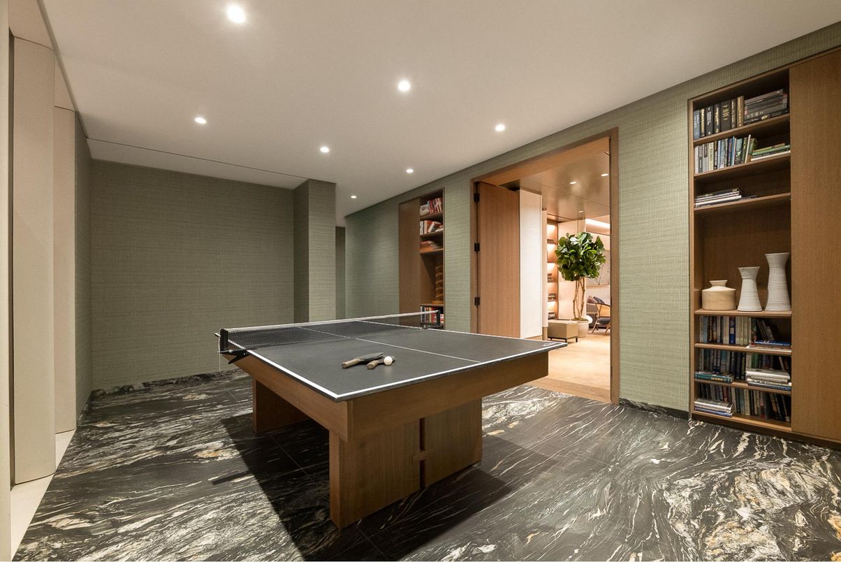 Game Room, Interior, Recessed Lighting
