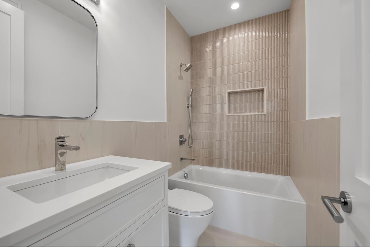 Bathroom, Interior, Recessed Lighting