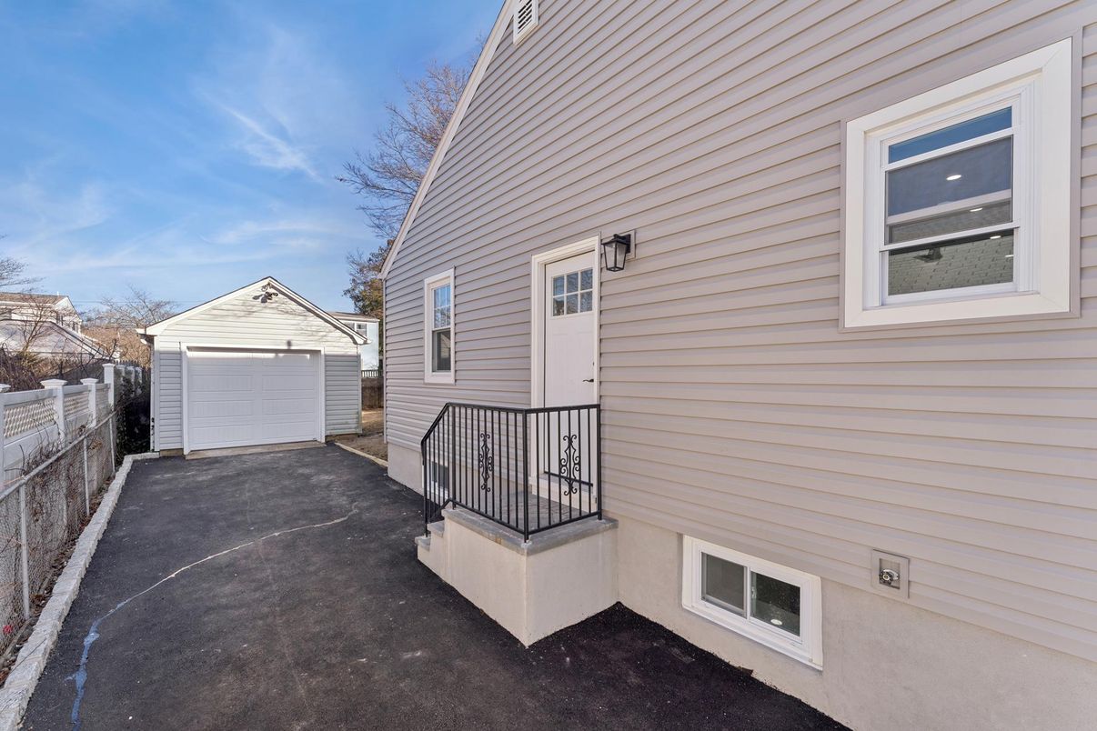 Detached Garage, Exterior