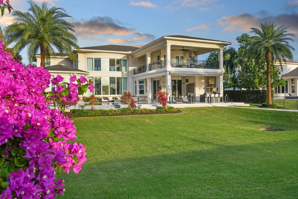 Backyard, Exterior, Facade, Modern