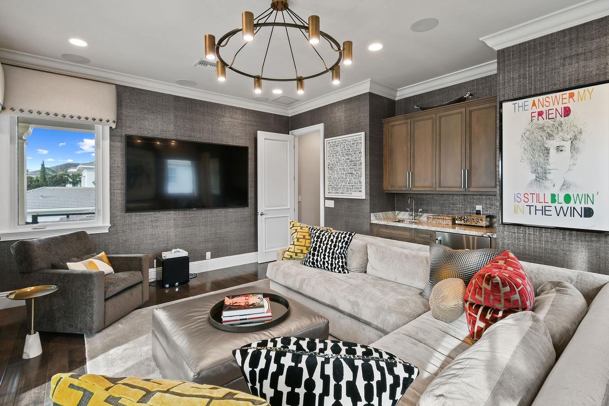 Interior, Living room, Pendant Lights, Recessed Lighting, Wood Texture Flooring