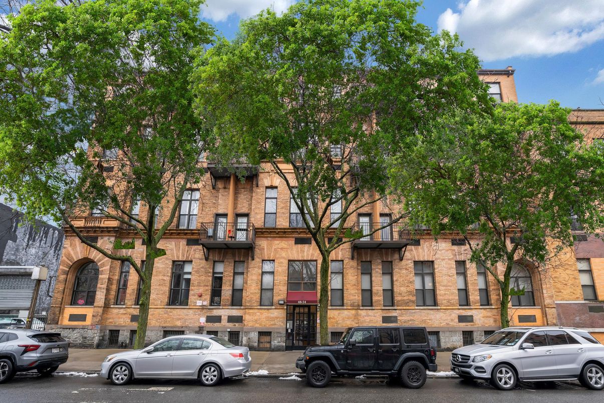 Exterior, Facade, Brick Facade, Rowhouse