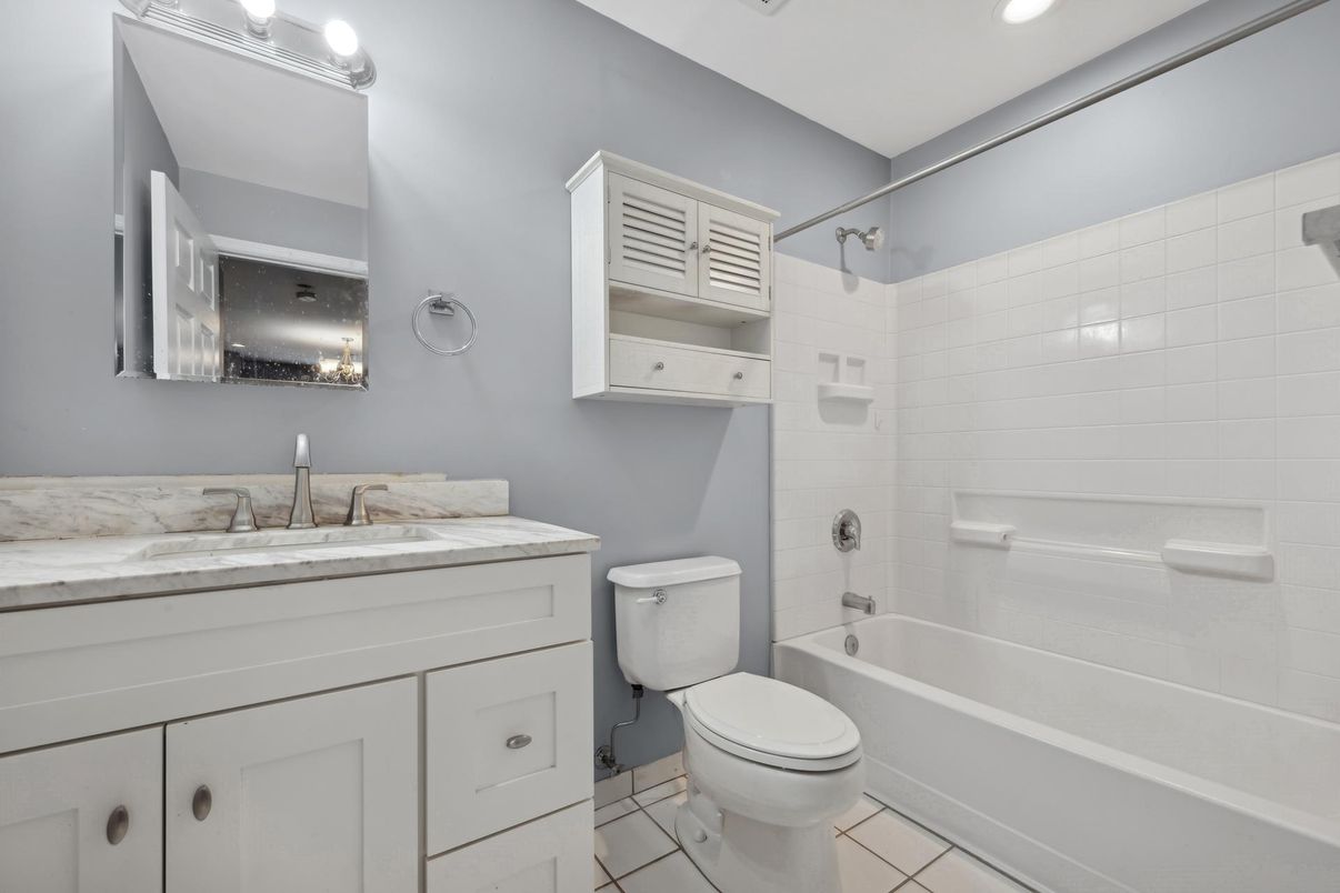 Bathroom, Interior, Recessed Lighting