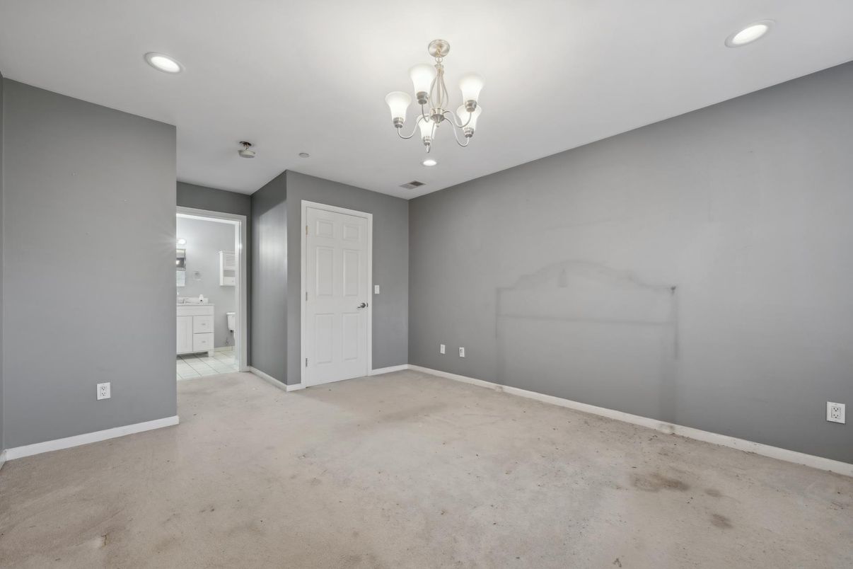 Chandelier, Empty room, Interior, Recessed Lighting